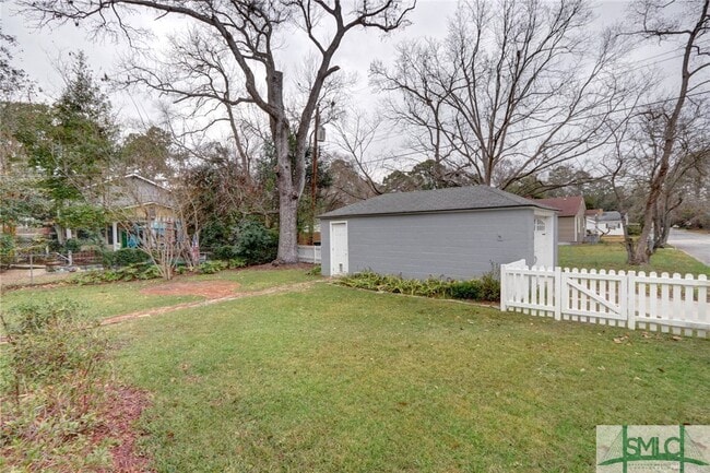 Building Photo - 240 Columbus Dr