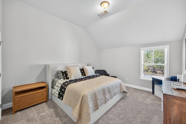 Building Photo - 6071 Big Pond Trl