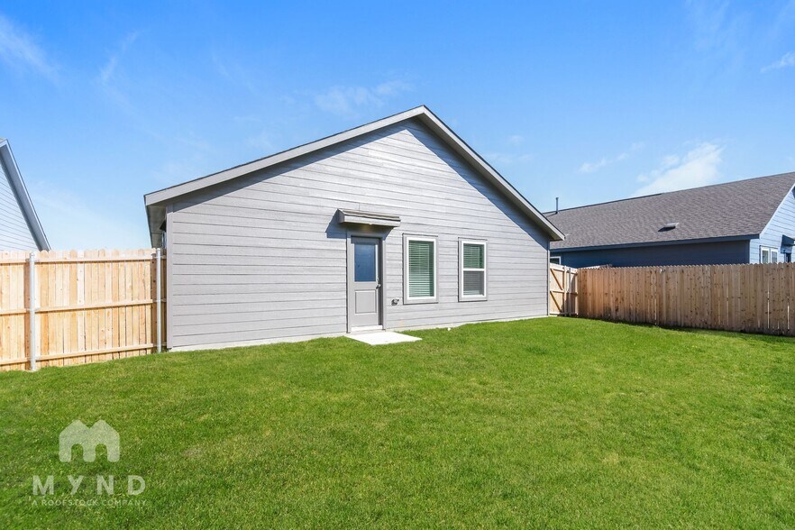 Building Photo - 2708 Ctr Crk Ln