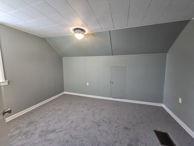 Building Photo - N5621 N Franklin St