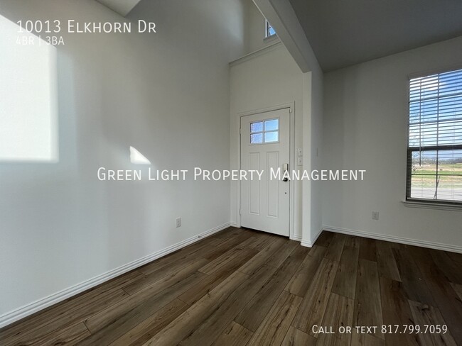 Building Photo - 10013 Elkhorn Dr