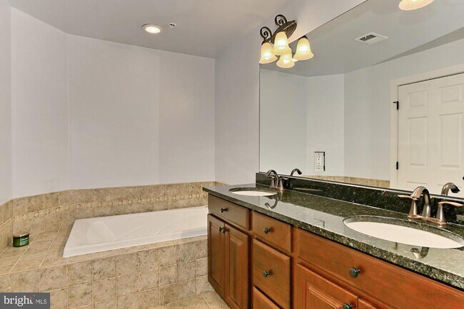 Building Photo - 478 Ferdinand Day Dr