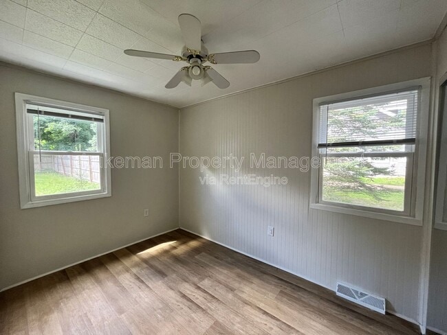 Building Photo - 429 W Van Hoesen Blvd