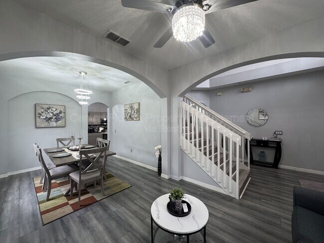 Building Photo - 736 Kildrummy Dr