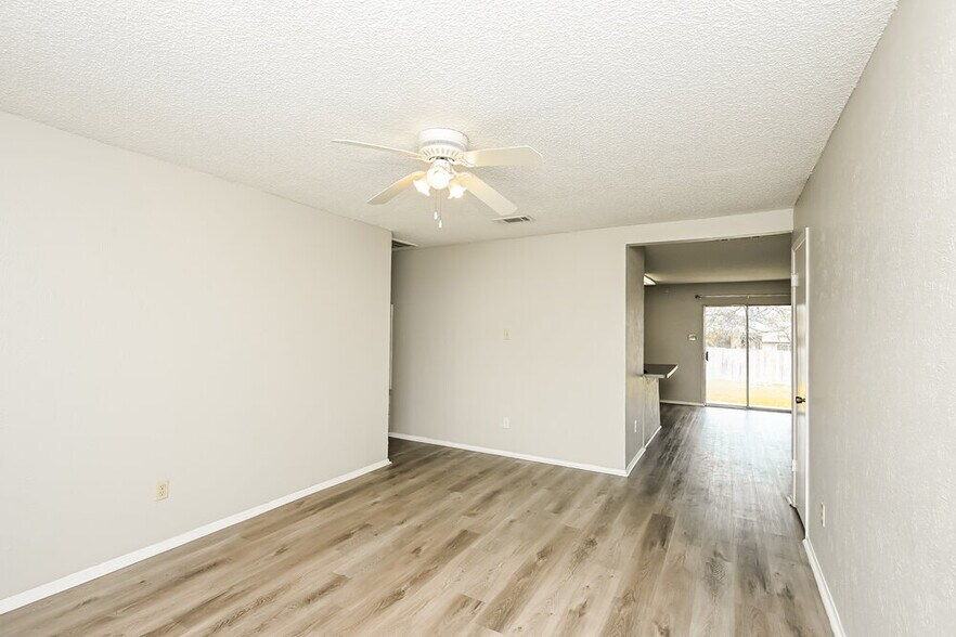 Building Photo - 716 Admiralty Way