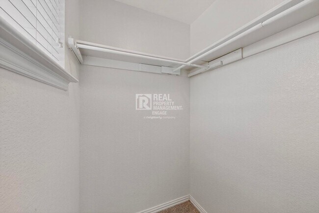 Building Photo - Modern Plano Townhome in Frisco ISD Available for Rent