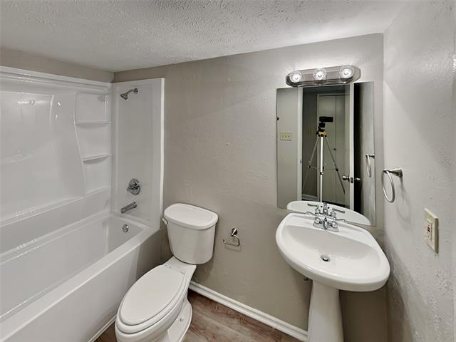 Building Photo - 2350 Honeycomb Ct