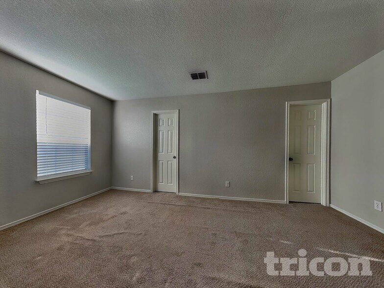 Building Photo - 160 Hinge Path