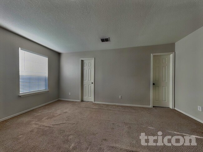 Building Photo - 160 Hinge Path