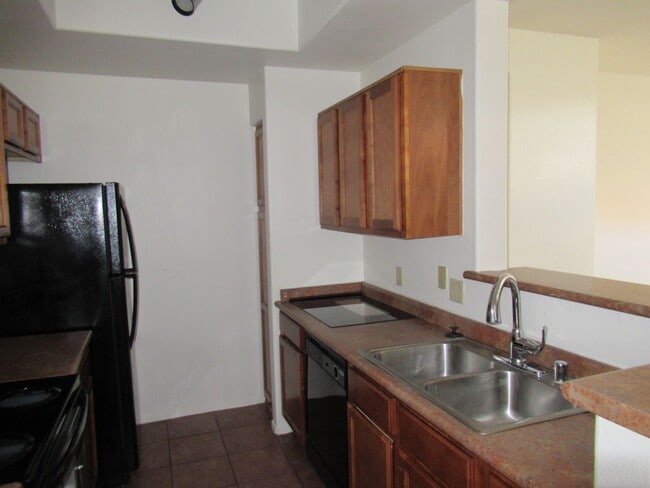 Building Photo - Condo with Mountain Views in Beautiful Portofino!