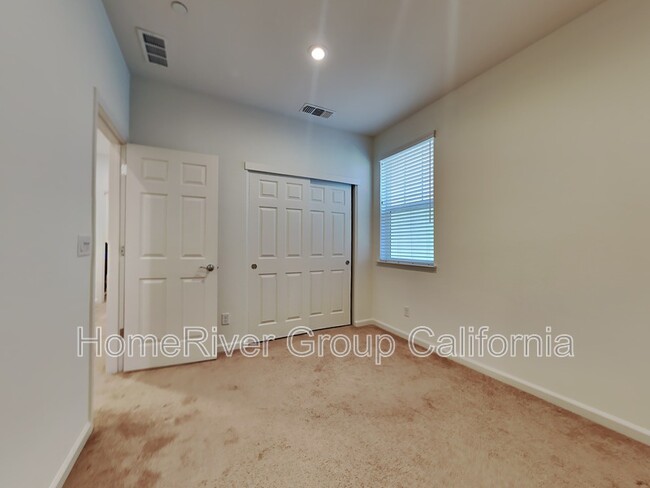 Building Photo - 1169 Knox Way