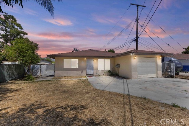 Primary Photo - 315 S Mistletoe Ave