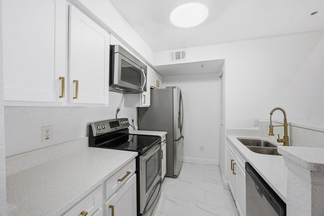 Building Photo - 2207 Antigua Pl