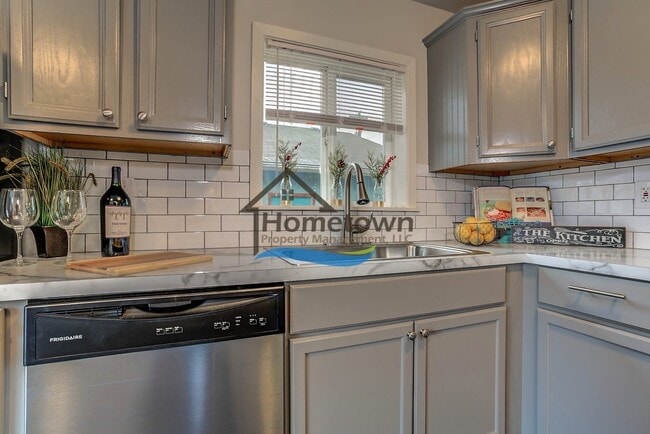 Building Photo - 3 Bed 1 Bath Coeur D'Alene Home with Single Car Garage!