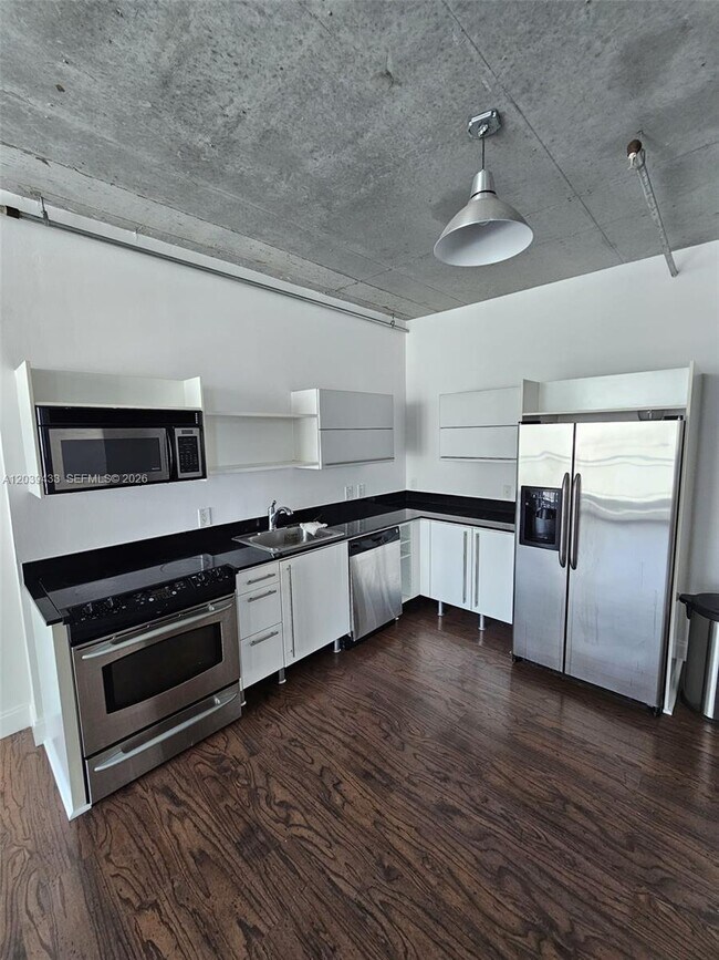 Building Photo - 690 SW 1st Ct