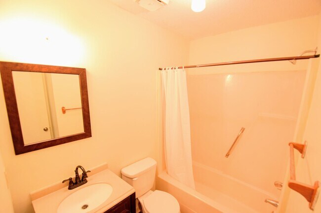 Building Photo - Abbey Lane-50% off first full month rent.