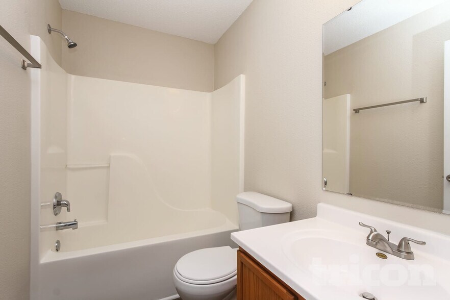 Building Photo - 1329 Lake Meadow Dr