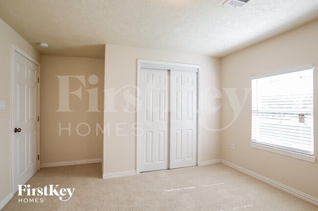 Building Photo - 1011 Fairbanks Dr