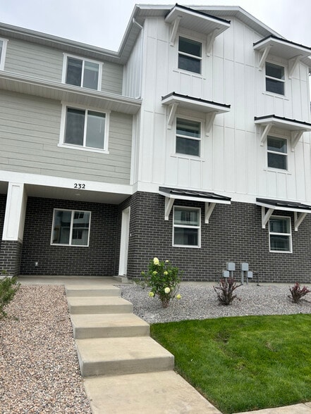 Building Photo - 232 Halford Ave