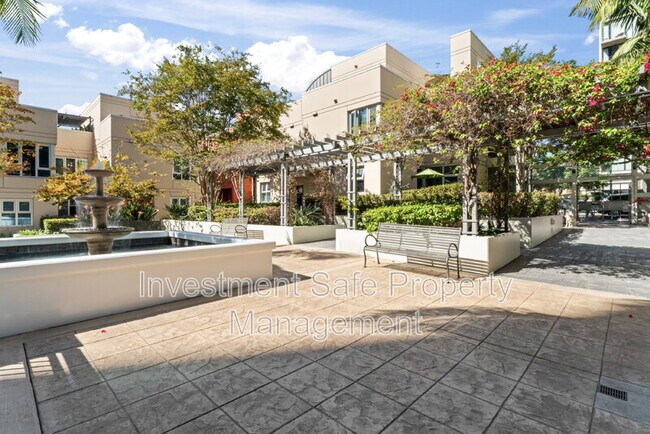 Building Photo - 300 W Beech St