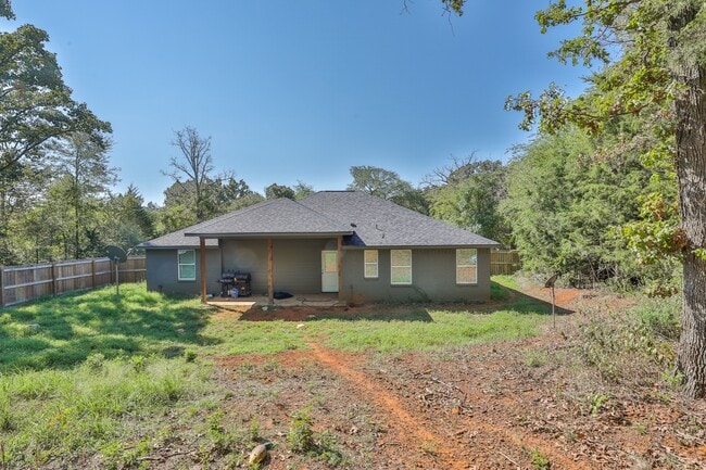 Building Photo - 20690 Pleasant Oaks Dr