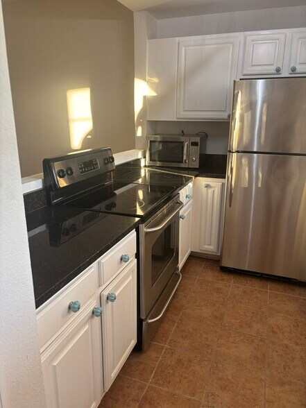 Building Photo - 501 Knights Run Ave