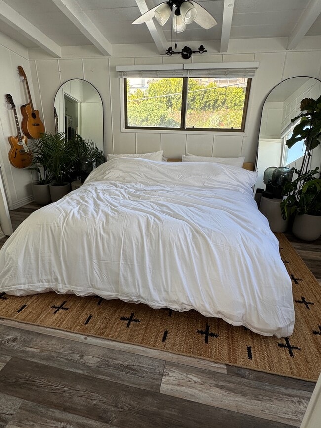 bedroom - 25410 Malibu Rd