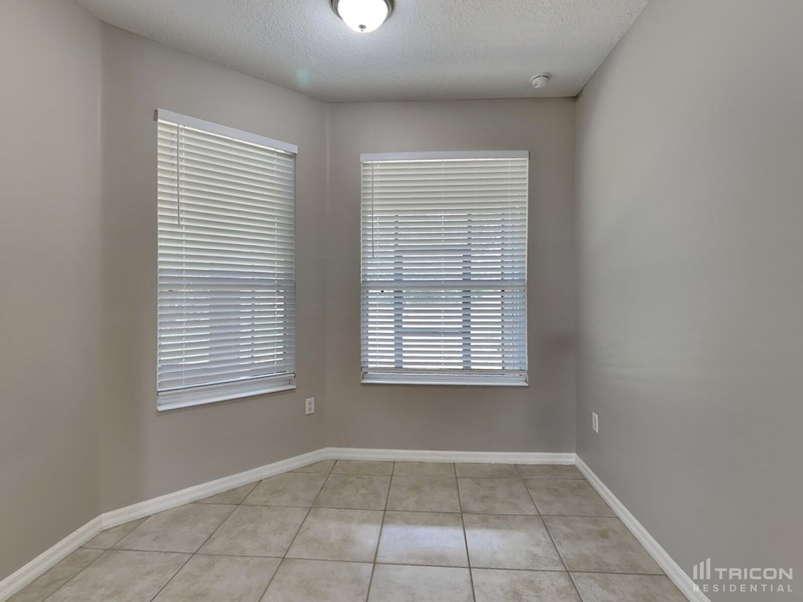 Building Photo - 36831 Queen Bee Ln