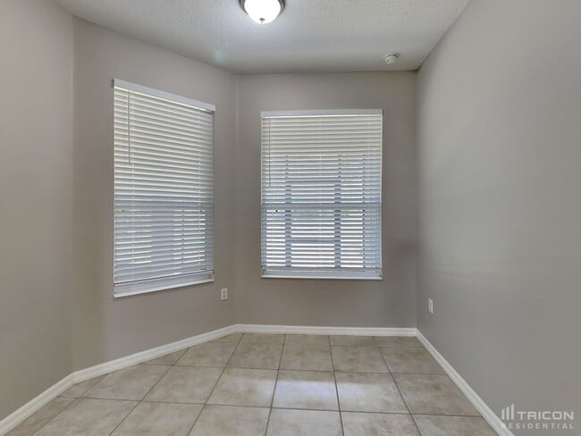 Building Photo - 36831 Queen Bee Ln