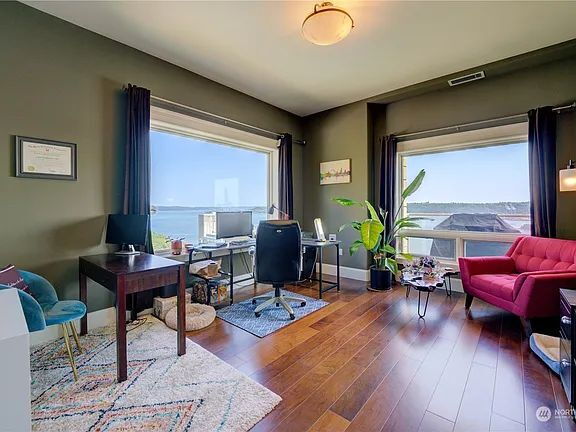 Building Photo - "Spacious 2-Bed, 3-Bath Sanctuary in Tacoma's Heart – 3,243 Sq Ft of Luxury Living!"