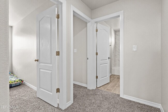 Building Photo - 7437 Schweitz Ct