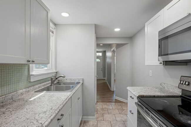 Building Photo - PRICE DROP on 3 Bedroom/1.5 Bath Northside...