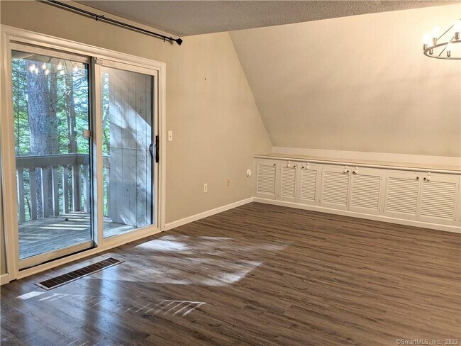 Building Photo - 44 Great Meadow Ln