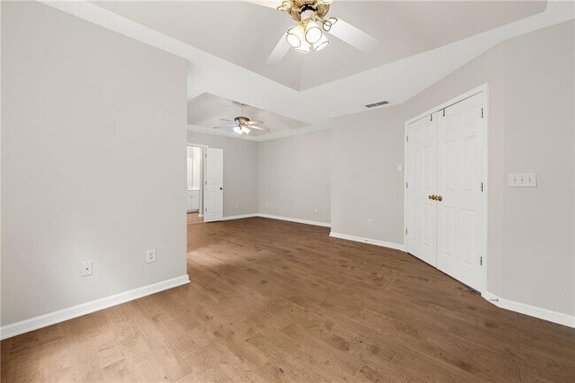 Building Photo - 370 Manor Glen Dr