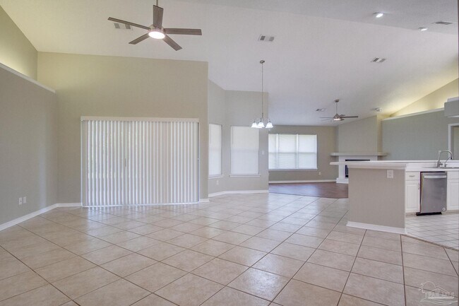 Building Photo - 2042 Hamilton Crossing Dr