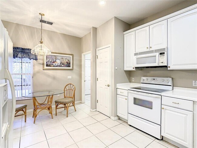 Building Photo - 417 Lake Butler Dr