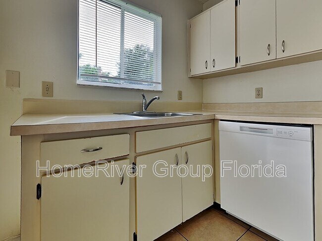 Building Photo - 2250 SE Friendship St