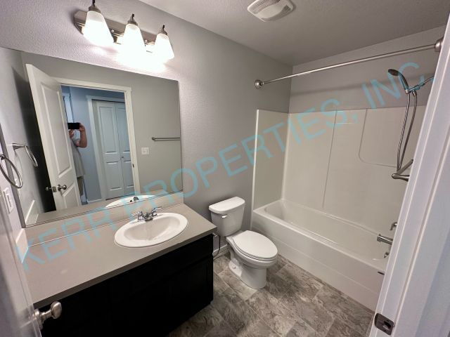 Building Photo - Charming 3-Bedroom Haven in Happy Valley - 1814 Sq Ft of Comfort!