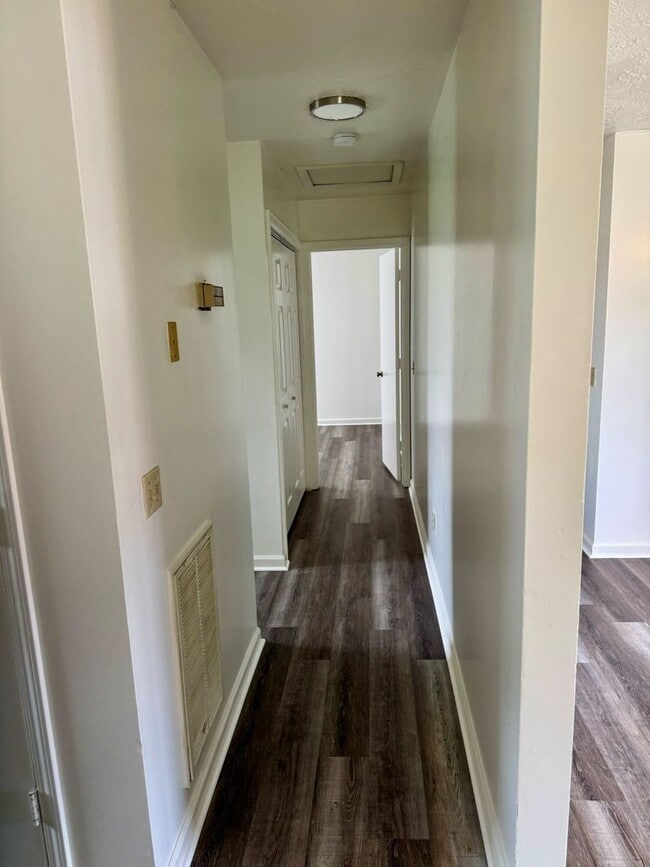 Building Photo - Newly Remodeled Duplex in Blacksburg