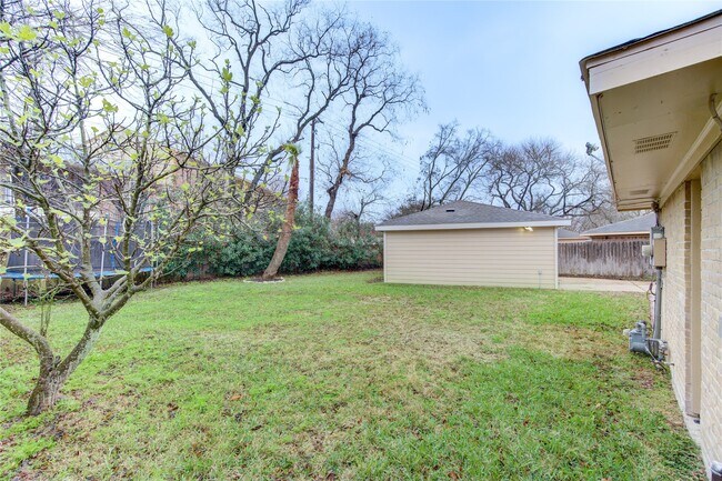 Building Photo - 12727 Westella Dr