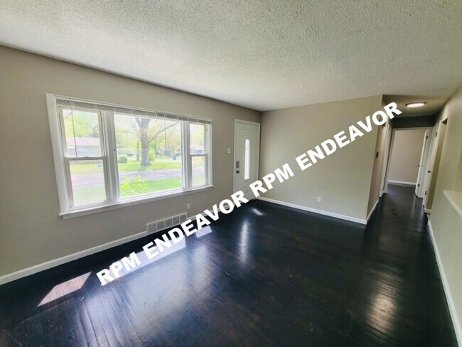Primary Photo - 3 Bed 1 Bath. Move in Ready!