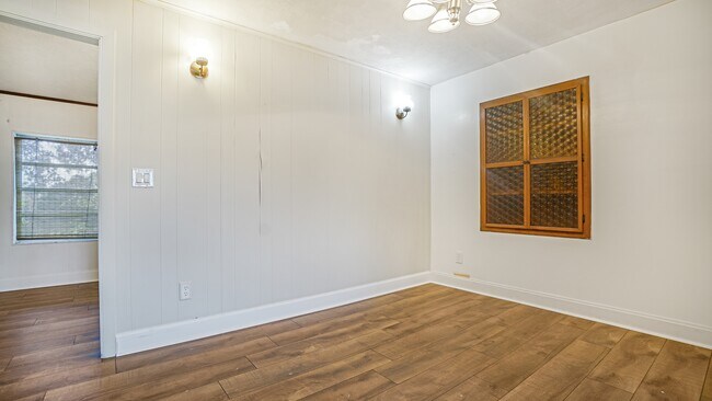 Building Photo - 5219 Bonnie Brae Cir