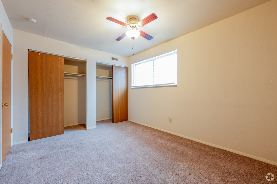 2BR, 1BA - 771SF - Primary Bedroom - North Niles Villas