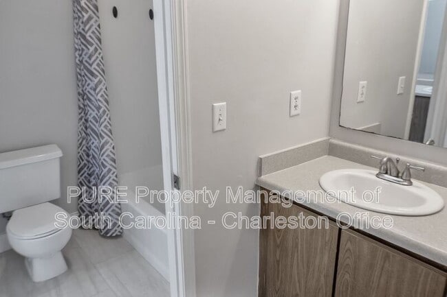 Building Photo - 8016 Thelen St