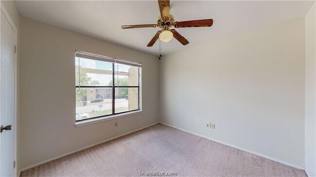 Building Photo - 307 Manuel Dr