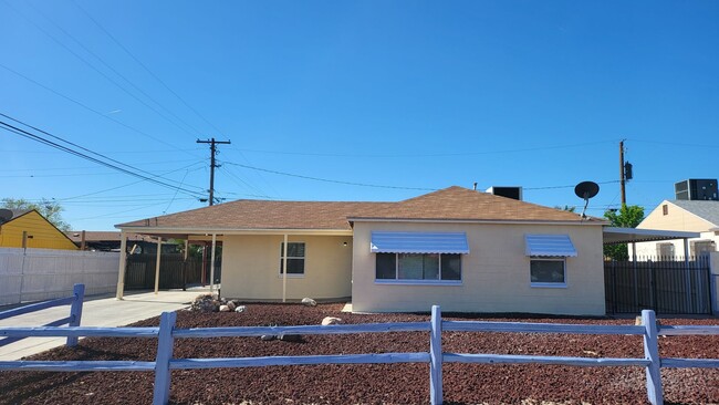 Building Photo - One Story House in Southwest