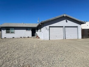 Building Photo - Great  3 bedroom 2 bath home ready for move-in