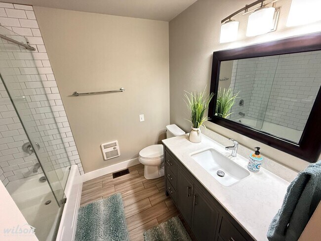 Building Photo - 4TH OF JULY MOVE IN SPECIAL!! Beautiful Fu...