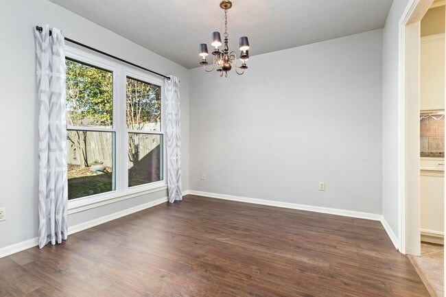 Building Photo - 6760 Gladys Ave