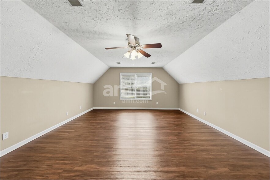 Building Photo - 3713 Kendra Ct N